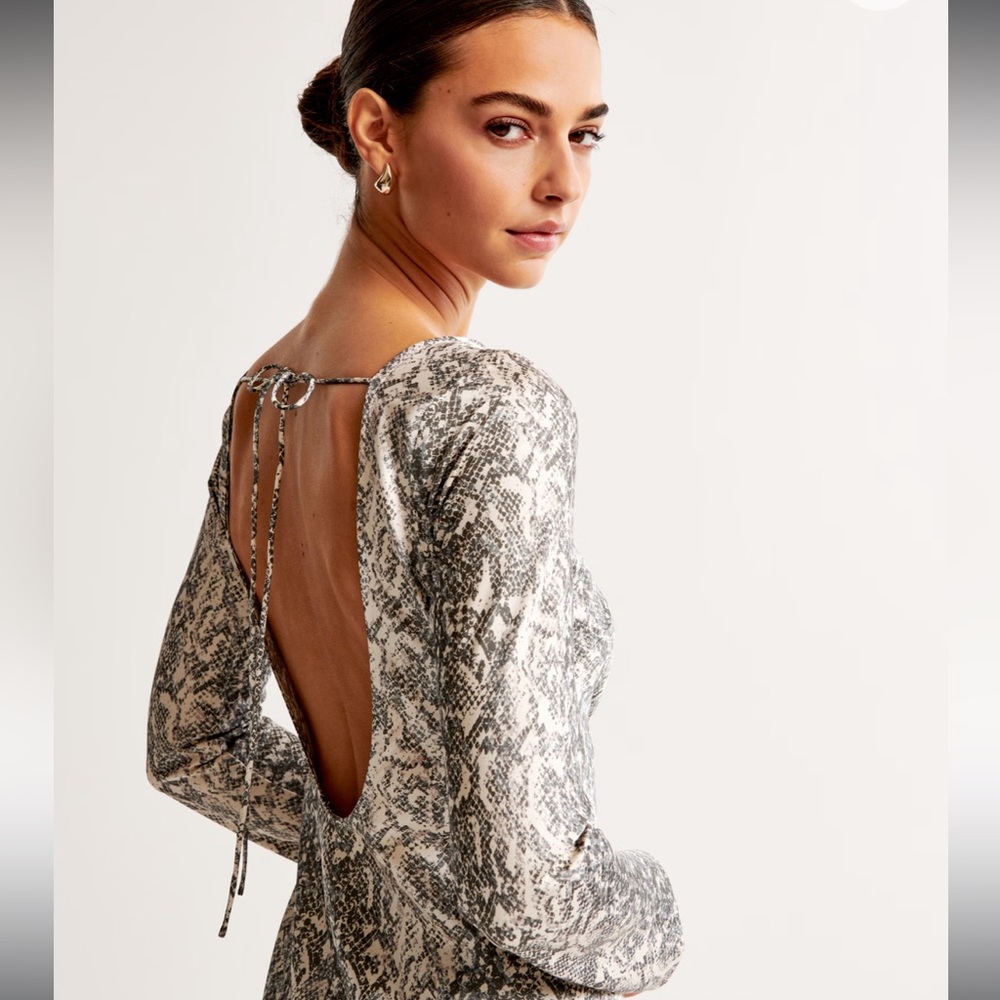 Abercrombie & Fitch Long-Sleeve Snake Print Dress in Gray and White